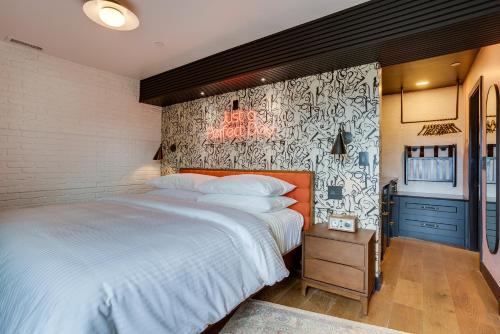 Newport Hotel | The Reed at The Louie Boutique Motel, Private Sauna! Walk to Everything!