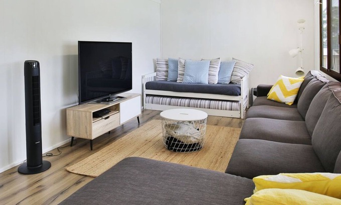 Culburra Beach House | The Relax Shack - Pet Friendly - 8 Mins Walk to Beach