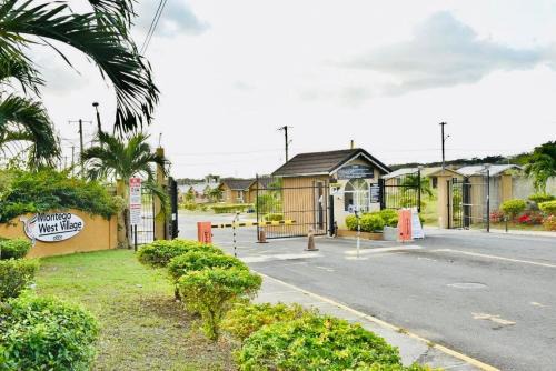 Montego Bay Apartment | The Rest Stop-B- 15 min from Airport/24hrs Security