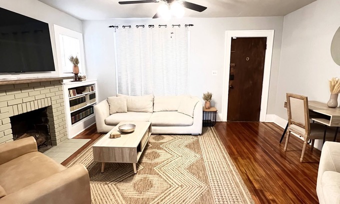 South Overton House | The Retreat - 2Bd/1Ba - Walk to Texas Tech Campus