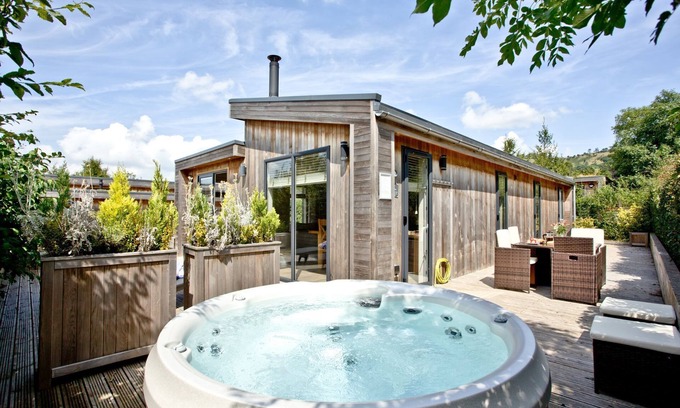 Cheddar Cabin | The Retreat, Strawberryfield Park - a lodge that sleeps 4 guests in 2 bedrooms
