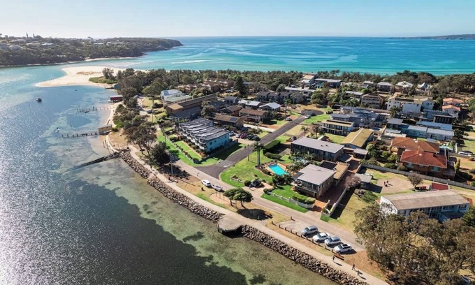 Merimbula Apartment | The Retreat Summary: