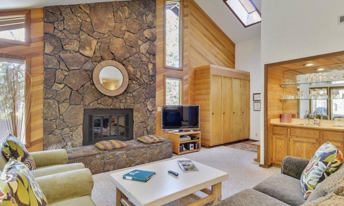 Sunriver Condo | The Ridge at Sunriver - Condo #12 - Access provided to onsite seasonal swimming pool & tennis facilities, year-round hot tub plus 4 bikes