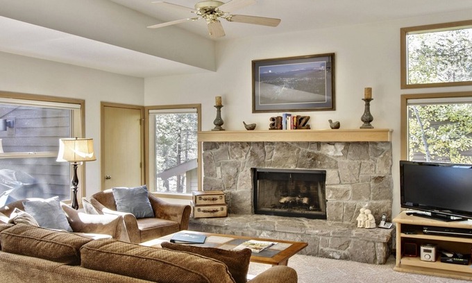 Sunriver Condo | The Ridge at Sunriver - Condo #16 - Access provided to onsite seasonal swimming pool & tennis facilities, year-round hot tub plus 4 bikes