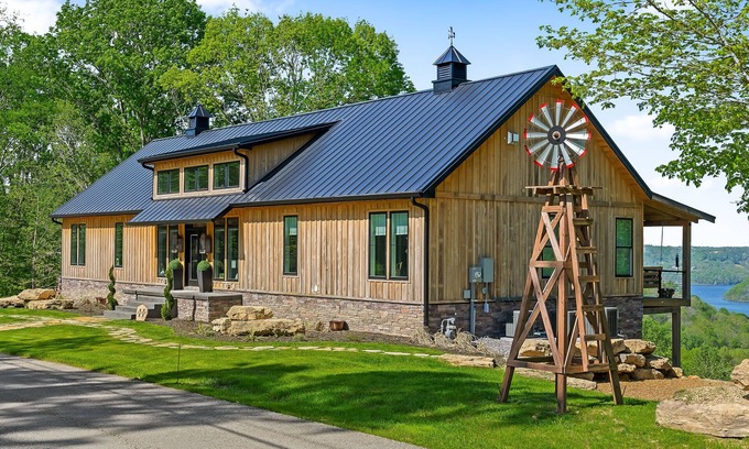 Smithville Ski Chalet | The Ridge Over Looking Center Hill Lake