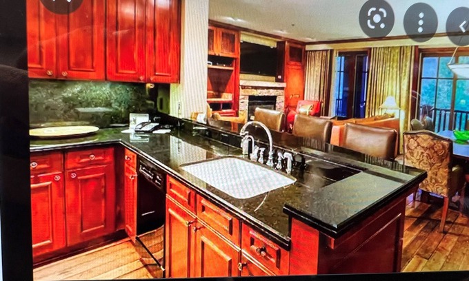 Aspen Resort | The Ritz-Carlton Club, Aspen Highlands 3 Bedroom 3.5 bathroom corner unit n