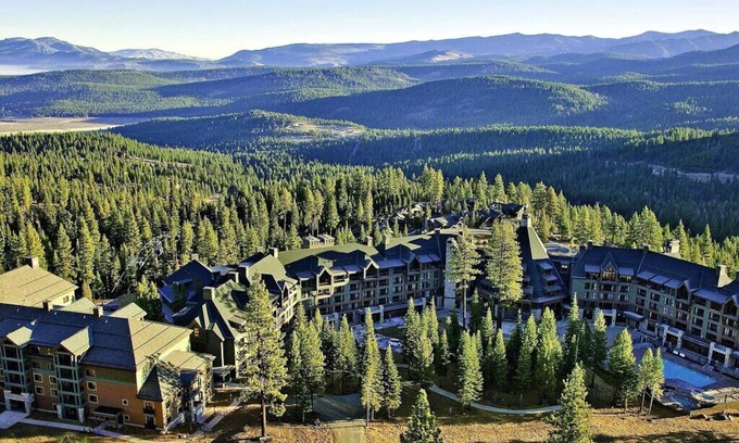 Truckee Villa | The Ritz-Carlton Club, Lake Tahoe (4-bdrm villa near popular skiing areas)