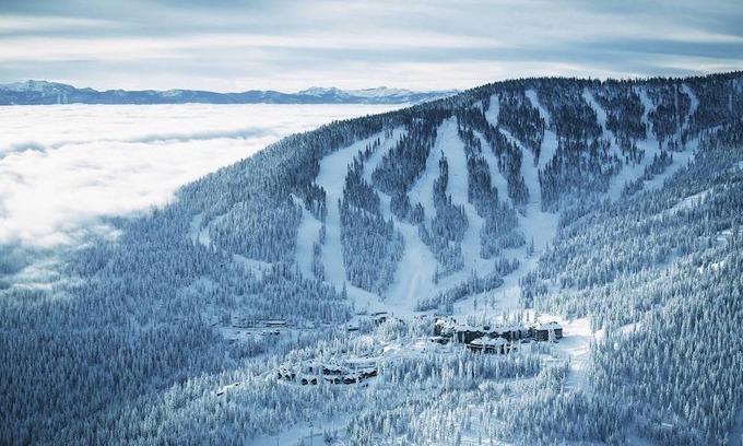 Truckee Hotel | The Ritz-Carlton, Lake Tahoe