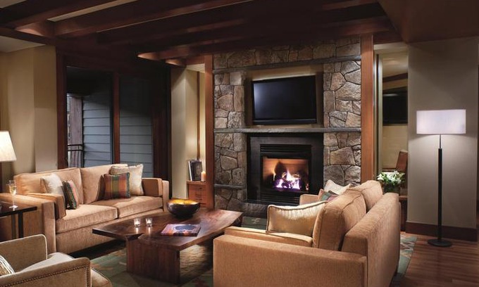 Truckee Hotel | The Ritz-Carlton Lake Tahoe