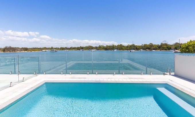 Noosa Heads House | The River Rest - Noosa Jetty Stay
