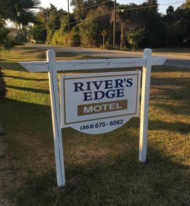 LaBelle Hotel | The Rivers Edge Motel