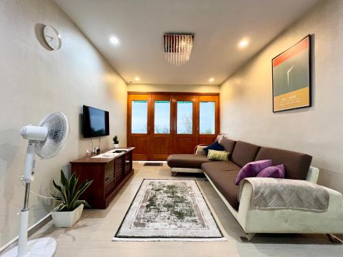 Batu Ferringhi Apartment | The Rockview Bayu Emas Penang Near Beach