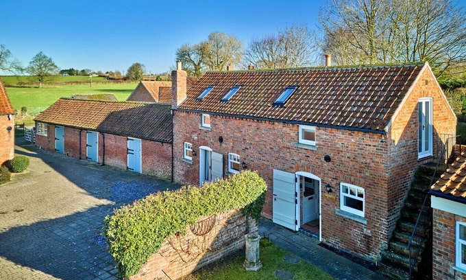 Hemingby Cottage | The Rookery Stables