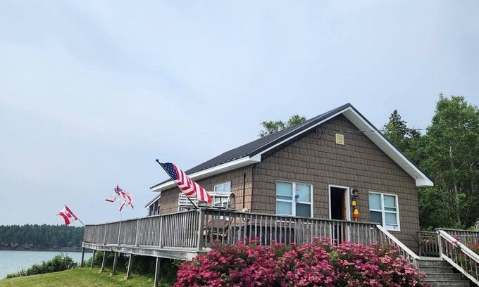 North Road Cottage | The Roosters Cottage of Habour De Lute on Campobello Island