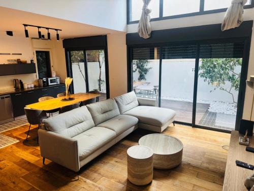 Tel Aviv Apartment | The RotchilD TripleX