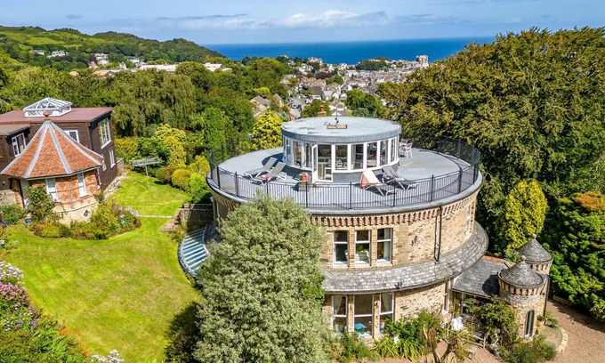 Hele Ski Chalet | The Round House - Panoramic views of Ilfracombe