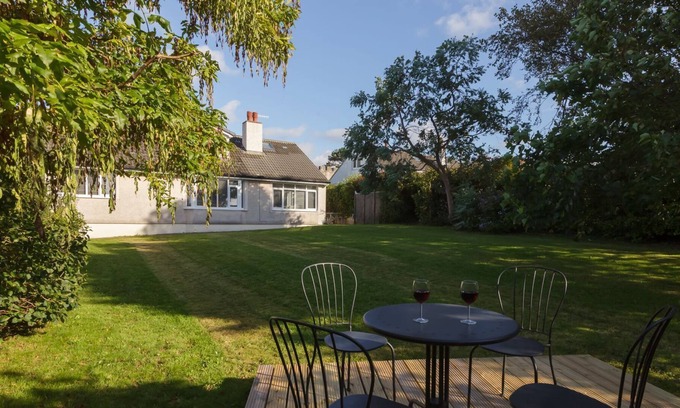 Kirkmichael Cottage | The Rowans - a holiday cottage that sleeps 9 guests in 4 bedrooms