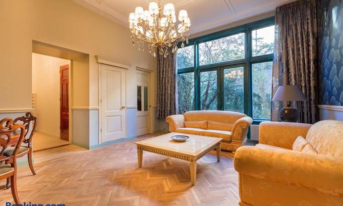 The Hague Center Apartment | The Royal Suite II - R.Q.C.
