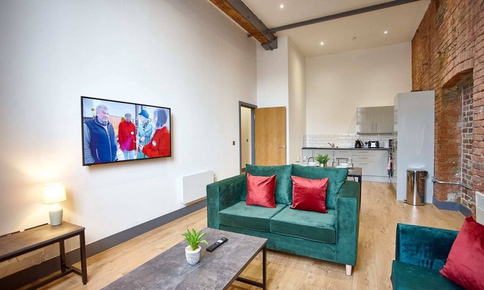 Manchester Apartment | The Ruby Suite Summar