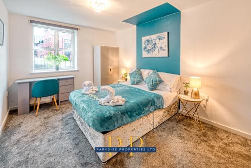 Trafford Apartment | The Sale Symphony Suite by Parydise Properties - Perfect for Business & Leisure - Sleeps 6