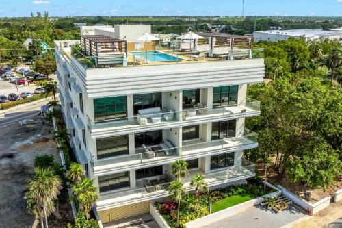 West Bay Apartment | The Sands 3 - Take Ten Off This Spacious Oceanfront Condo with Panoramic Views