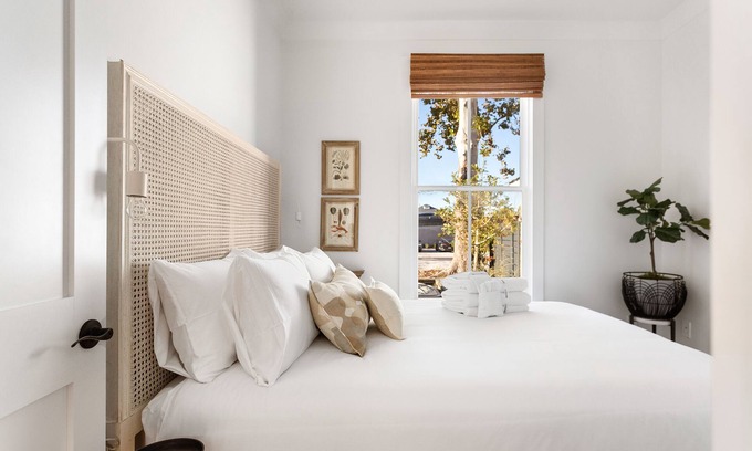 Westside Apartment | The Savannah A: Downtown Elegance- Close to King!