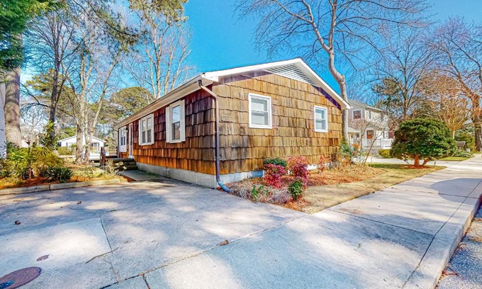 Caine Woods House | The Sea Captain's Sanctuary