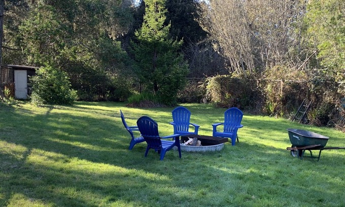 Fort Bragg House | The Seadog: Comfy Cottage near beaches and gardens