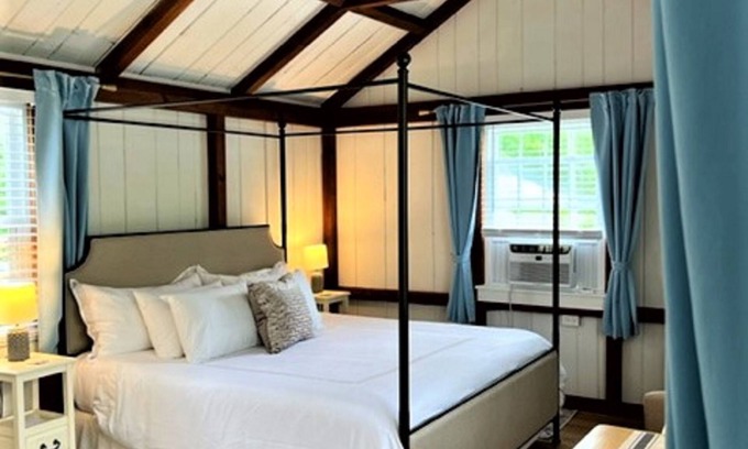 Eastham Apartment | The Seagrove Suites & Guest Rooms - Luxurious Deluxe King Suite - Pets Allowed