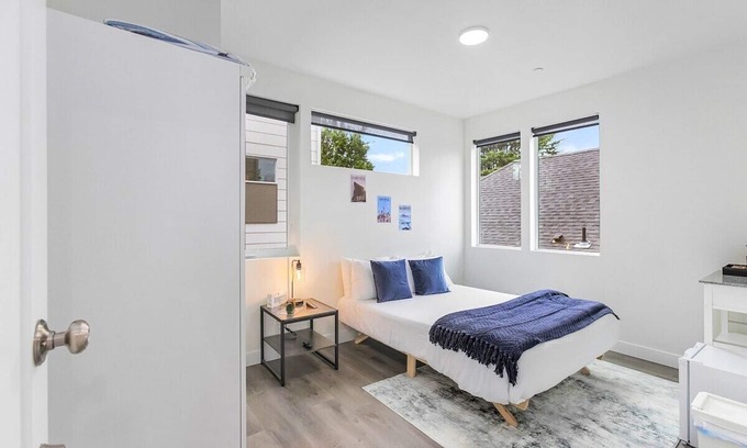Capitol Hill Apartment | The Seattle Kraken Sweet Suite