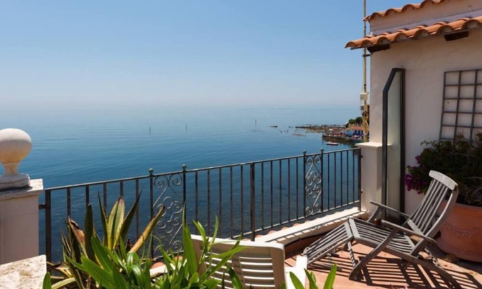 Santa Marinella House | The Secret Garden