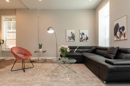 West Town Apartment | The Secret West Loop Oasis for up to 4 guests with In-unit washer and dryer