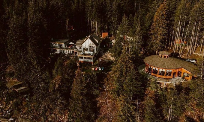 Kaslo House | The Sentinel - Retreat Home near Mirror Lake