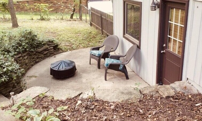 Turners House | The Serene Guest House! Peaceful home Near Lake Springfield!