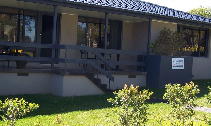 Wangi Wangi House | The Sergeants Quarters - 4 Bedrooms , Opposite lake , Walk to all amenities