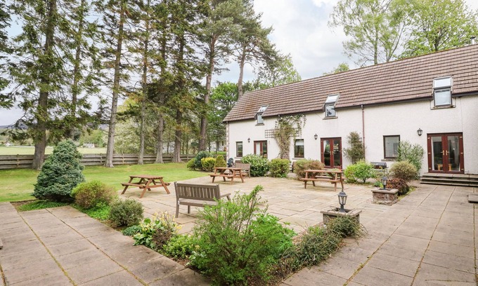 Newtonmore Cottage | THE SHIELING, family friendly, with a garden in Newtonmore