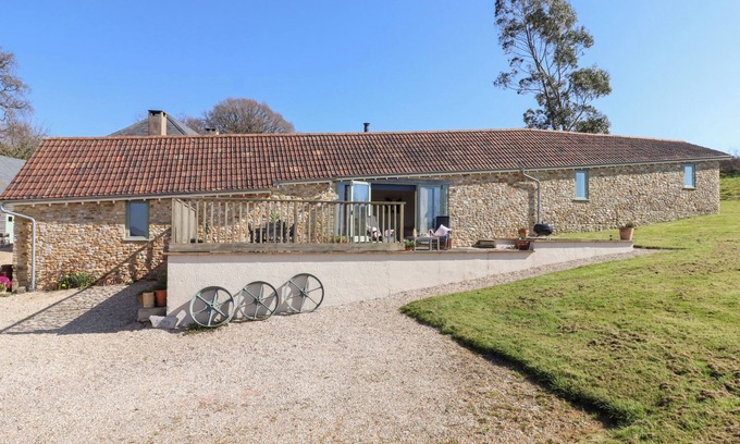 Axminster Cottage | THE SHIPPON AT WYKE FARM, pet friendly, with open fire in Lyme Regis