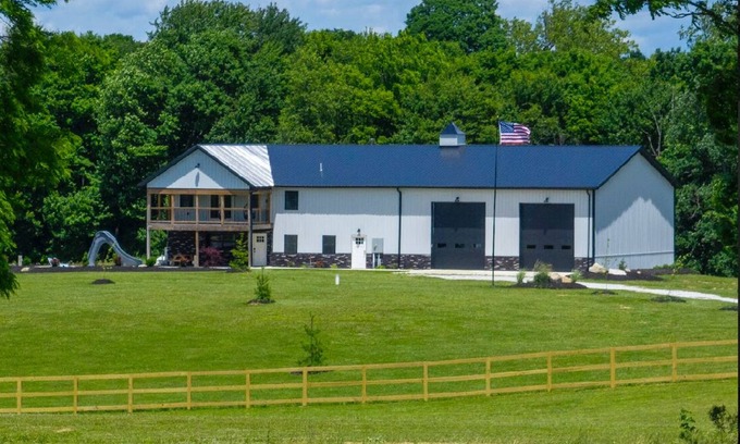 Nashport House | The Shome-3-bedroom barn on 10 acres in peaceful Thornville with AC, WiFi