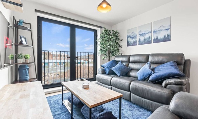 Vauxhall Apartment | The Silver Suite | 2Beds | Central | Parking