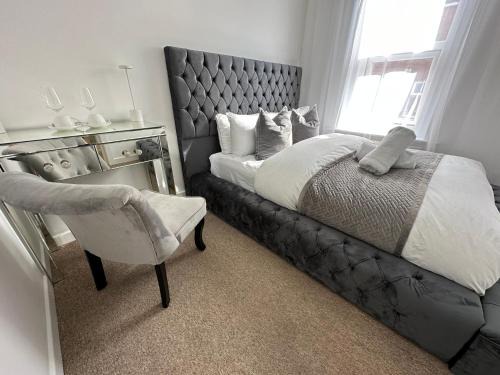 Boscombe House | The smaller room comfortable for one 5 min to the beach
