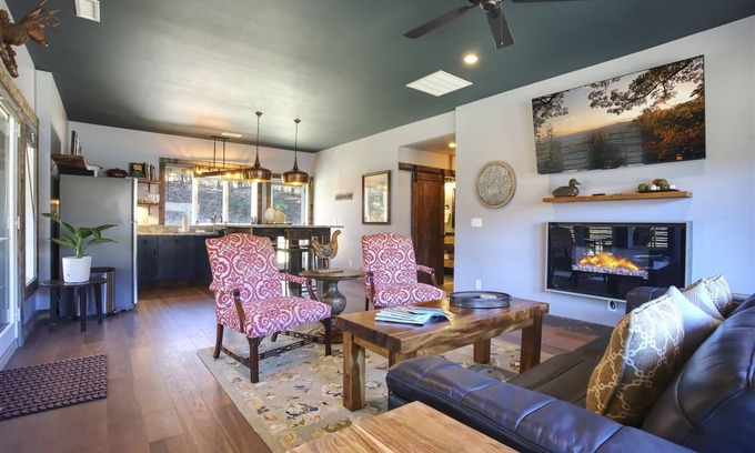 Blowing Rock Cottage | The Springhouse 2BR 2BA Hot Tub Fire Pit