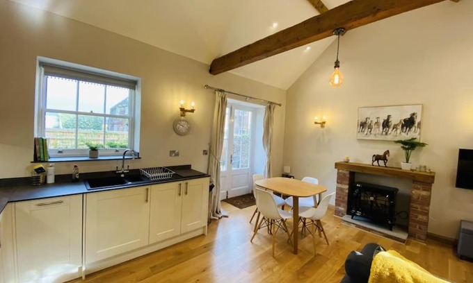 Hooe Apartment | The Stable - For A Unique Retreat