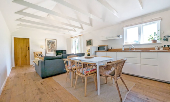 Chichester Cottage | The Stables , Birdham - a barn conversion that sleeps 4 guests in 2 bedrooms