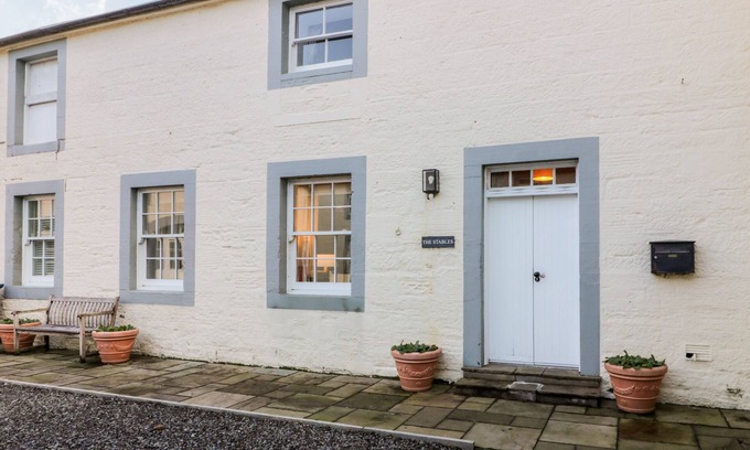 Newbridge Cottage | THE STABLES, romantic, with a garden in Dalswinton