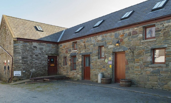 Kirk Braddon Cottage | The Stables - sleeps 6 guests in 3 bedrooms