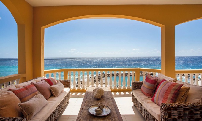 Nieuw Nederland Apartment | The Strand Penthouse, stunning ocean view, shared pool & private beach