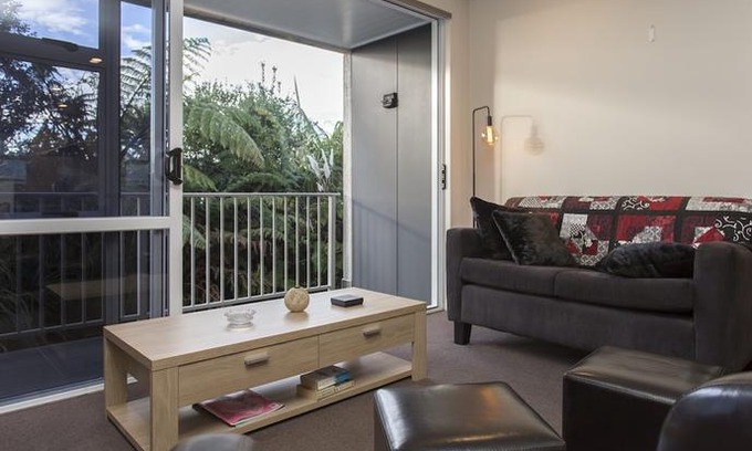 Rewa Apartment | The Strandon Loft No 7 - Prime Location