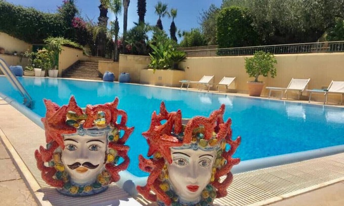 Marsala Villa | The String of Pearls in Marsala