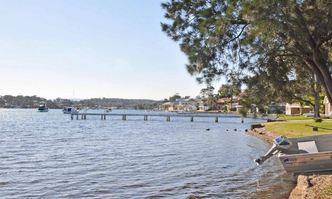 Fishing Point Apartment | The Studio on the Lake @ Fishing Point, Lake Macquarie - honestly put the line in and catch fish