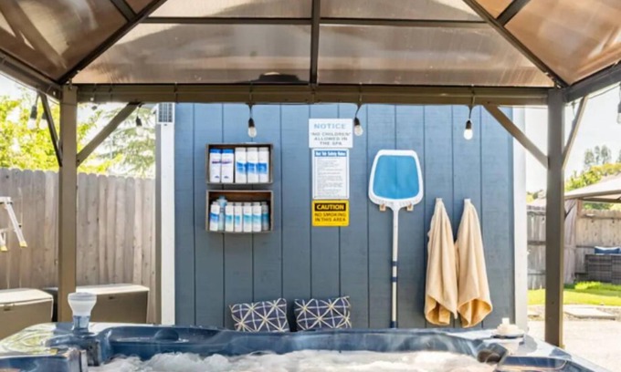 Sacramento House | The Stylish Stay at Placid Blue!